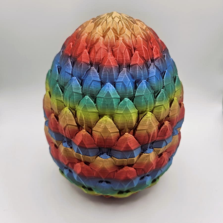 3D-printat drakägg i regnbågsfärger